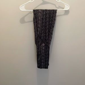Snakeprint leggings